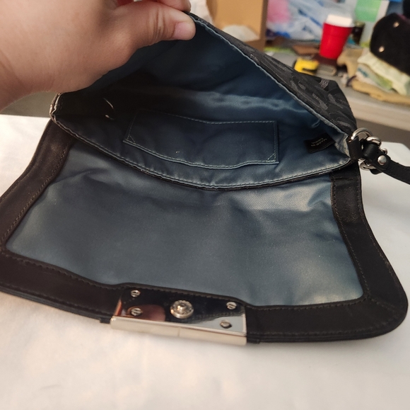 Coach - Clutch/Wristlet 🖤🩶 - Picture 5 of 6